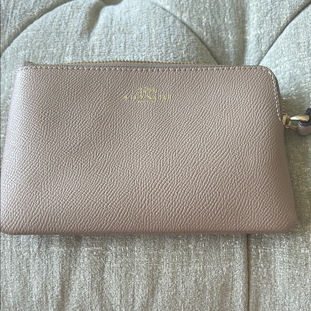 Coach wristlet 6 inches wide x 4 inches‎ tall